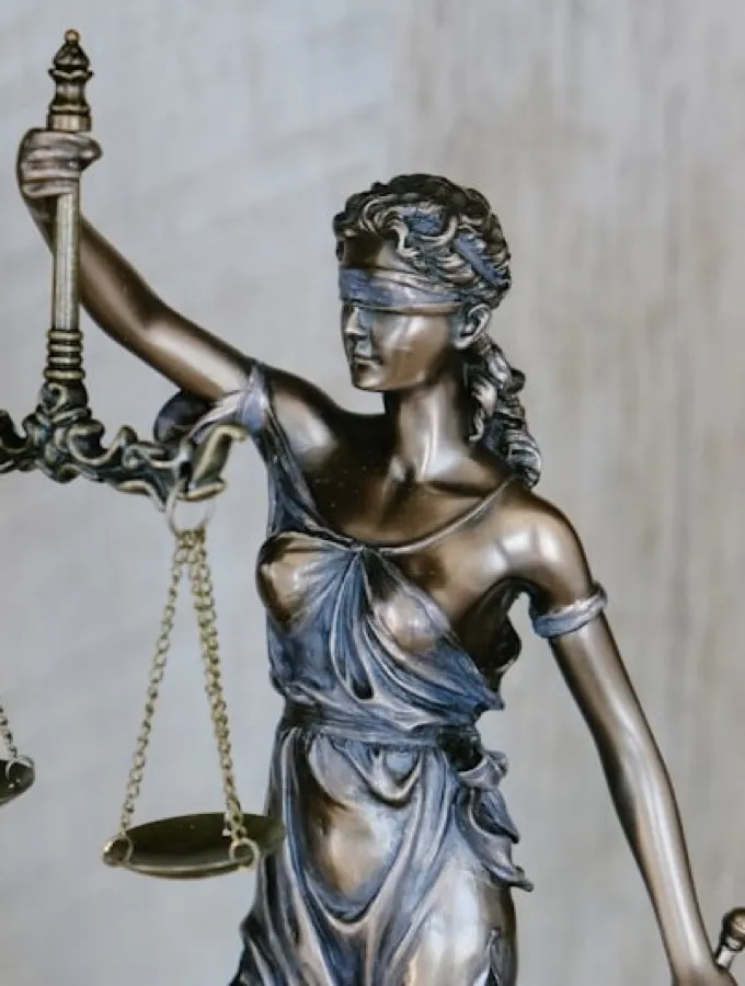 Statua della giustizia — equa riparazione per procedure fallimentari